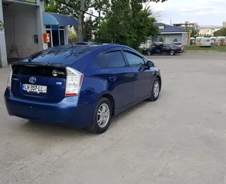 Noleggio Toyota Prius. Auto Economica, Comfort per il noleggio in Georgia ✓ Cauzione di Deposito di 200 GEL ✓ Opzioni assicurative RCT, CDW, SCDW, Passeggeri, Furto, Giovane.