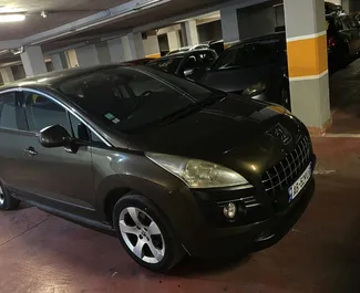 Vista frontale di un noleggio Peugeot 3008 a Tirana, Albania ✓ Auto #10911. ✓ Cambio Manuale TM ✓ 0 recensioni.