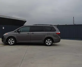 Noleggio Toyota Sienna. Auto Comfort, Monovolume per il noleggio in Georgia ✓ Cauzione di Senza deposito ✓ Opzioni assicurative RCT, CDW.