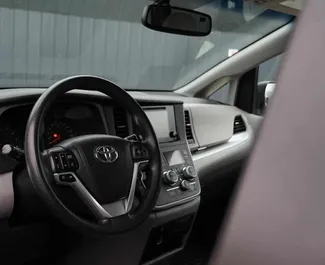 Noleggio Toyota Sienna. Auto Comfort, Monovolume per il noleggio in Georgia ✓ Cauzione di Deposito di 200 GEL ✓ Opzioni assicurative RCT, SCDW, Passeggeri.