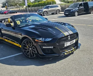 Ford Mustang Coupe 2022 con sistema A trazione posteriore, disponibile a Dubai.