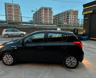 Hyundai Ix20 2014 disponibile per il noleggio all'aeroporto di Tirana, con limite di chilometraggio di illimitato.