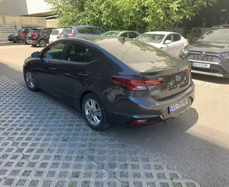 Vista frontale di un noleggio Hyundai Elantra a Tbilisi, Georgia ✓ Auto #10889. ✓ Cambio Automatico TM ✓ 0 recensioni.