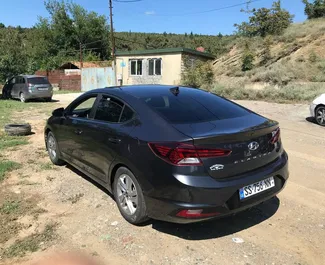 Vista frontale di un noleggio Hyundai Elantra a Tbilisi, Georgia ✓ Auto #10890. ✓ Cambio Automatico TM ✓ 0 recensioni.