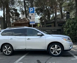 Vista frontale di un noleggio Nissan Pathfinder a Tbilisi, Georgia ✓ Auto #10644. ✓ Cambio Automatico TM ✓ 0 recensioni.