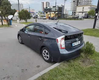 Noleggio auto Toyota Prius 2015 in Georgia, con carburante Ibrido e 180 cavalli di potenza ➤ A partire da 72 GEL al giorno.