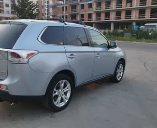 Noleggio auto Mitsubishi Outlander 2016 in Georgia, con carburante Benzina e 240 cavalli di potenza ➤ A partire da 130 GEL al giorno.