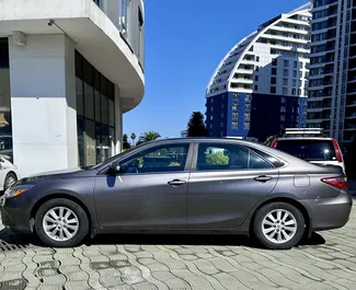 Noleggio auto Toyota Camry 2016 in Georgia, con carburante Ibrido e 156 cavalli di potenza ➤ A partire da 100 GEL al giorno.