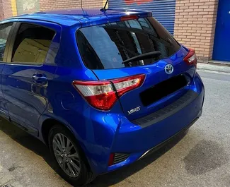 Motore Ibrido da 1,6L di Toyota Yaris 2017 per il noleggio a Barcellona.