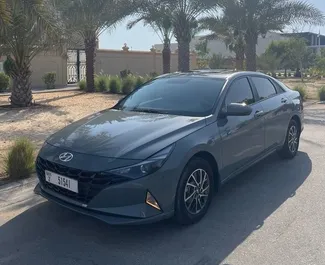 Vista frontale di un noleggio Hyundai Elantra a Dubai, Emirati Arabi Uniti ✓ Auto #8619. ✓ Cambio Automatico TM ✓ 1 recensioni.