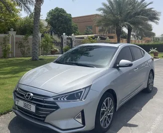 Vista frontale di un noleggio Hyundai Elantra a Dubai, Emirati Arabi Uniti ✓ Auto #10847. ✓ Cambio Automatico TM ✓ 0 recensioni.