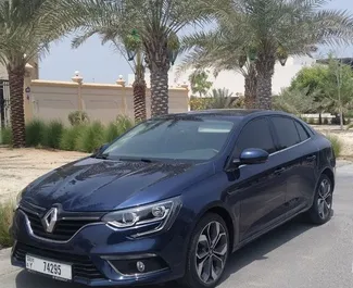 Vista frontale di un noleggio Renault Megane Sedan a Dubai, Emirati Arabi Uniti ✓ Auto #8620. ✓ Cambio Automatico TM ✓ 1 recensioni.