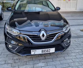 Vista frontale di un noleggio Renault Megane Sedan a Dubai, Emirati Arabi Uniti ✓ Auto #10848. ✓ Cambio Automatico TM ✓ 0 recensioni.