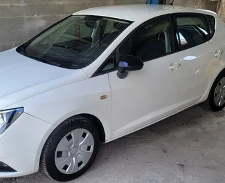 Vista frontale di un noleggio SEAT Ibiza a Tirana, Albania ✓ Auto #10988. ✓ Cambio Manuale TM ✓ 0 recensioni.