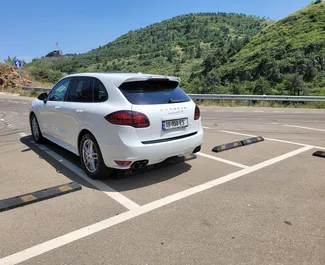 Noleggio auto Porsche Cayenne 2013 in Georgia, con carburante Benzina e 420 cavalli di potenza ➤ A partire da 320 GEL al giorno.