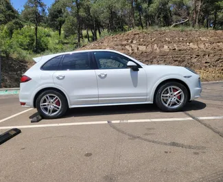 Noleggio Porsche Cayenne. Auto Premium, Lusso, SUV per il noleggio in Georgia ✓ Cauzione di Deposito di 800 GEL ✓ Opzioni assicurative RCT, CDW, Furto.