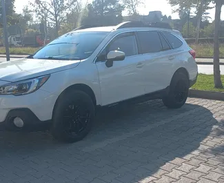 Interni di Subaru Outback in affitto in Georgia. Un'ottima auto da 5 posti con cambio Automatico.