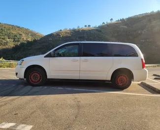 Noleggio Dodge Grand Caravan. Auto Comfort, Monovolume per il noleggio in Georgia ✓ Cauzione di Deposito di 500 GEL ✓ Opzioni assicurative RCT, CDW, Furto.