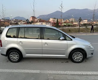 Noleggio Volkswagen Touran. Auto Comfort, Monovolume per il noleggio in Albania ✓ Cauzione di Senza deposito ✓ Opzioni assicurative RCT, FDW, Furto, All'estero.