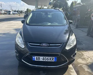 Vista frontale di un noleggio Ford C-Max Grand all'aeroporto di Tirana, Albania ✓ Auto #11068. ✓ Cambio Manuale TM ✓ 0 recensioni.