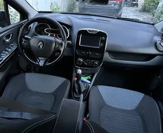 Noleggio Renault Clio 5. Auto Economica per il noleggio in Albania ✓ Cauzione di Senza deposito ✓ Opzioni assicurative RCT, FDW, Furto, All'estero.