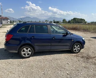 Motore Benzina da 1,2L di Skoda Fabia Combi 2014 per il noleggio all'aeroporto di Tirana.