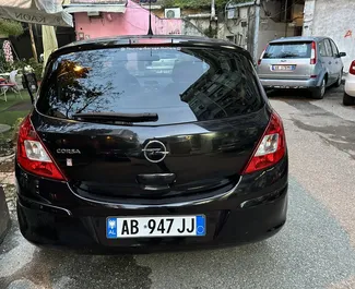 Vista frontale di un noleggio Opel Corsa all'aeroporto di Tirana, Albania ✓ Auto #11082. ✓ Cambio Automatico TM ✓ 0 recensioni.