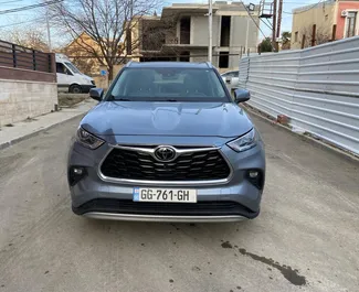 Vista frontale di un noleggio Toyota Highlander a Tbilisi, Georgia ✓ Auto #11017. ✓ Cambio Automatico TM ✓ 0 recensioni.