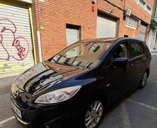 Vista frontale di un noleggio Mazda 5 a Barcellona, Spagna ✓ Auto #10932. ✓ Cambio Manuale TM ✓ 0 recensioni.