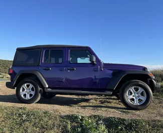 Jeep Wrangler 2023 con sistema A trazione integrale, disponibile a Tbilisi.