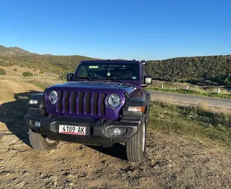 Jeep Wrangler 2023 disponibile per il noleggio a Tbilisi, con limite di chilometraggio di 250 km/giorno.