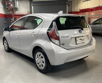 Toyota Prius C 2015 con sistema A trazione anteriore, disponibile a Batumi.