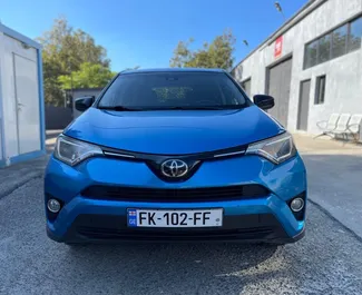 Vista frontale di un noleggio Toyota Rav4 a Tbilisi, Georgia ✓ Auto #11096. ✓ Cambio Automatico TM ✓ 0 recensioni.