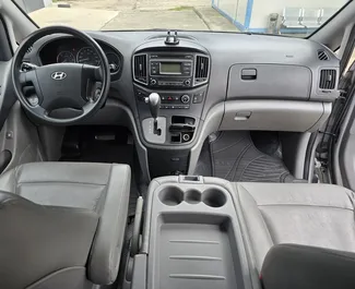 Hyundai Starex 2017 con sistema A trazione posteriore, disponibile a Tbilisi.