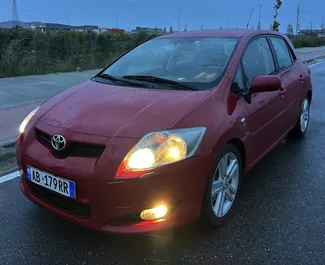 Vista frontale di un noleggio Toyota Auris a Durazzo, Albania ✓ Auto #11324. ✓ Cambio Manuale TM ✓ 0 recensioni.