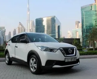 Vista frontale di un noleggio Nissan Kicks a Dubai, Emirati Arabi Uniti ✓ Auto #11321. ✓ Cambio Automatico TM ✓ 0 recensioni.