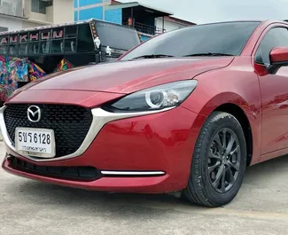 Mazda 2 2022 disponibile per il noleggio all'aeroporto Suvarnabhumi di Bangkok, con limite di chilometraggio di illimitato.