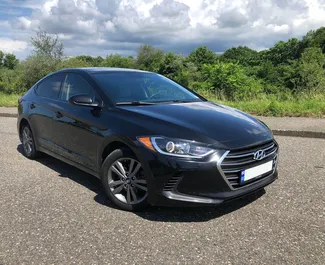 Vista frontale di un noleggio Hyundai Elantra a Batumi, Georgia ✓ Auto #11117. ✓ Cambio Automatico TM ✓ 0 recensioni.