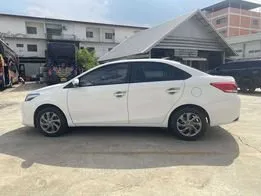 Noleggio Toyota Vios. Auto Economica, Comfort per il noleggio in Thailandia ✓ Cauzione di Deposito di 5000 THB ✓ Opzioni assicurative RCT, CDW, SCDW, Giovane.