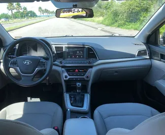 Hyundai Elantra 2016 con sistema A trazione anteriore, disponibile a Batumi.