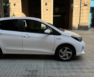 Noleggio Toyota Yaris. Auto Economica, Comfort per il noleggio in Spagna ✓ Cauzione di Deposito di 400 EUR ✓ Opzioni assicurative RCT, Furto, All'estero.