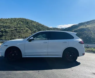 Noleggio auto Porsche Cayenne 2013 in Georgia, con carburante Benzina e 420 cavalli di potenza ➤ A partire da 320 GEL al giorno.