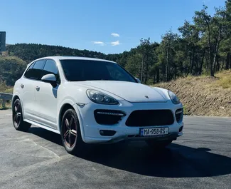 Motore Benzina da 4,8L di Porsche Cayenne 2013 per il noleggio a Tbilisi.