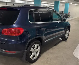 Noleggio Volkswagen Tiguan. Auto Comfort, Crossover per il noleggio in Spagna ✓ Cauzione di Deposito di 500 EUR ✓ Opzioni assicurative RCT, Furto, All'estero.