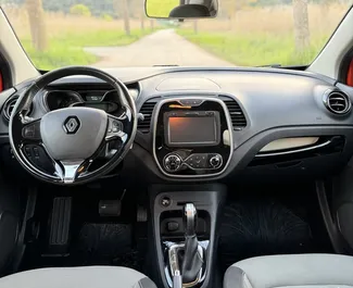 Renault Captur 2017 disponibile per il noleggio a Budva, con limite di chilometraggio di illimitato.