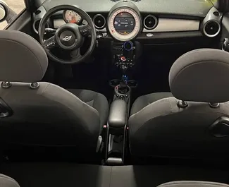 Mini Cooper Cabrio 2014 con sistema A trazione anteriore, disponibile a Barcellona.