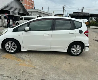 Motore Benzina da L di Honda Jazz 2016 per il noleggio all'aeroporto Suvarnabhumi di Bangkok.