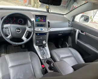 Noleggio Chevrolet Captiva. Auto Comfort, Crossover per il noleggio in Albania ✓ Cauzione di Senza deposito ✓ Opzioni assicurative RCT, FDW, All'estero.