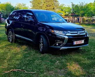 Vista frontale di un noleggio Mitsubishi Outlander a Tbilisi, Georgia ✓ Auto #11166. ✓ Cambio Automatico TM ✓ 0 recensioni.