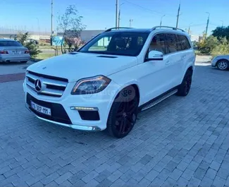 Vista frontale di un noleggio Mercedes-Benz GL-Class a Tbilisi, Georgia ✓ Auto #11120. ✓ Cambio Automatico TM ✓ 0 recensioni.